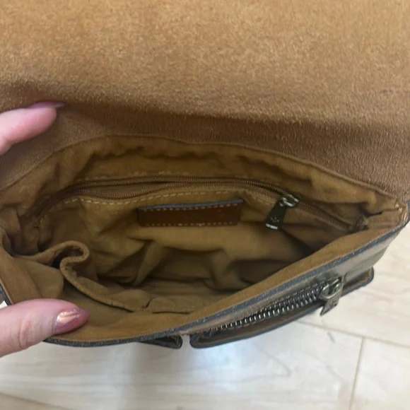 Patricia Nash Multicolor watercolor butterfly Floral Crossbody Bag like new - Picture 4 of 5